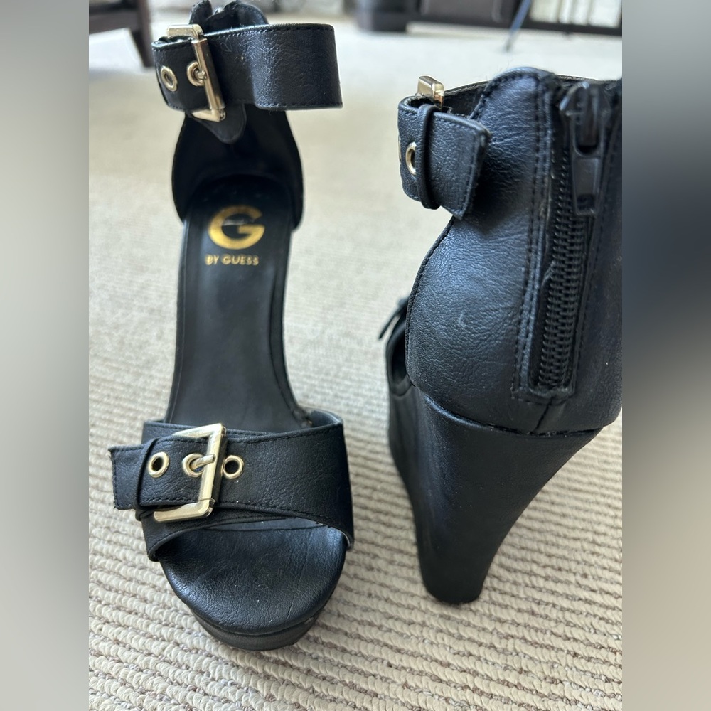 G by Guess Black Open-Toe Heeled wedges / Sandals with Gold Buckles - Picture 2 of 7
